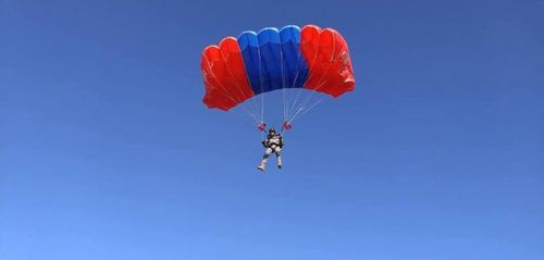 Аврагчид 200 гаруй удаагийн шүхрийн буулт хийлээ