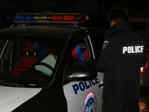 Будаг шингэлэгч үнэртэж мансуурсан хүүхдүүдийг саатуулжээ