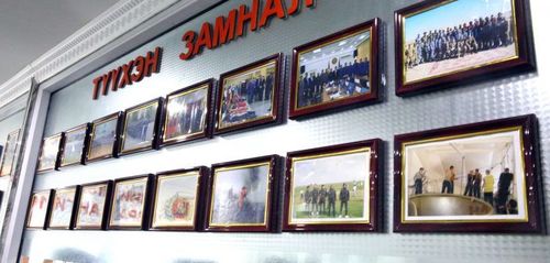 Алба хаагчид “Алдрын танхим”-тай болов