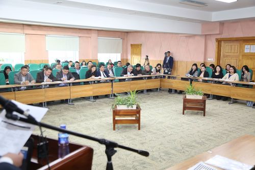 Шүүгчид ёс зүйн сургалтад сууж байна