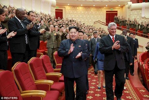 Кубын удирдагч Пхеньянд айлчилж, Ким Чен Унтай уулзлаа