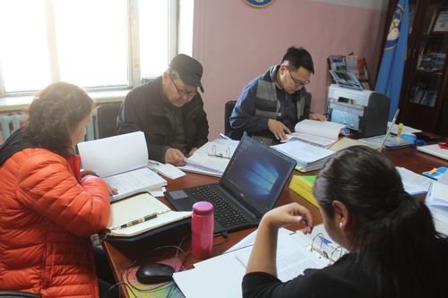 70 гаруй сая төгрөгийн хандивыг сумын засаг дарга захиран зарцуулжээ