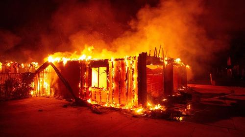 Байшин шатаж, гурван хүн гал түймэрт өртөж нас баржээ