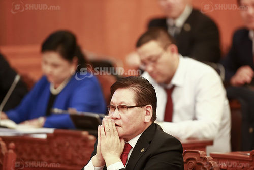 Ө.Энхтүвшин: Төрийн удирдлага гудамжинд, сошиалд гараад байна