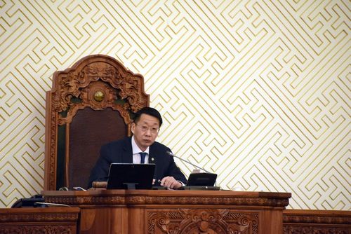 Л.Энх-Амгалан: Эрүүл чийрэг, эрдэм боловсролтой, Монголын үрс маш олон болтугай