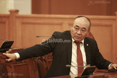 Д.Эрдэнэбатыг батлан даалтад гаргаж, 27 сая төгрөгөөр торгохоор шийдвэрлэв