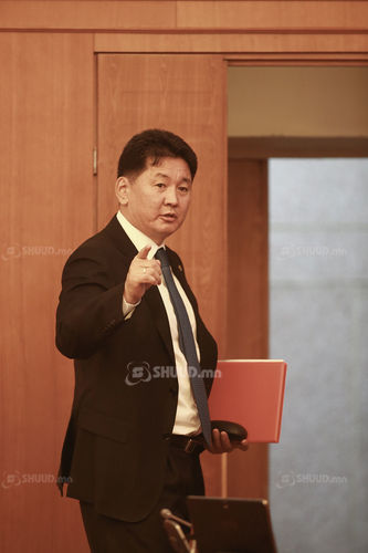 Б.Чойжилсүрэнгийн компанийн лицензийг цуцаллаа, бусдыг нь яах вэ Ерөнхий сайд аа?