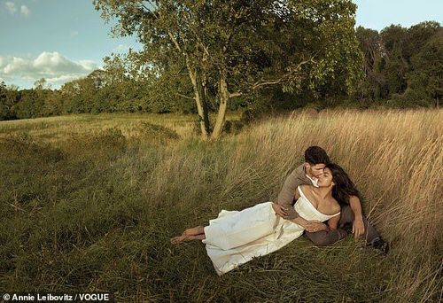 Хуримынхаа дараа Ник, Чопра нар сэтгүүл чимжээ