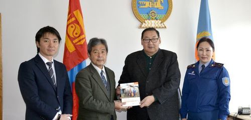 Гамшгаас хамгаалах “Цагаан ном”-ыг хүлээлгэн өгөв