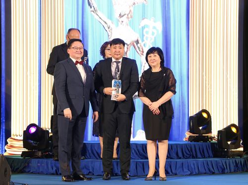 ХААН Банк “2018 онцлох аж ахуйн нэгж”-ээр шалгарлаа