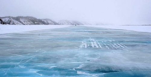 Мөсний зузаан харилцан адилгүй байна