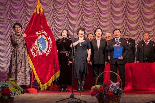 МЗЭ-ийг Хөдөлмөрийн гавьяаны улаан тугийн одонгоор шагналаа