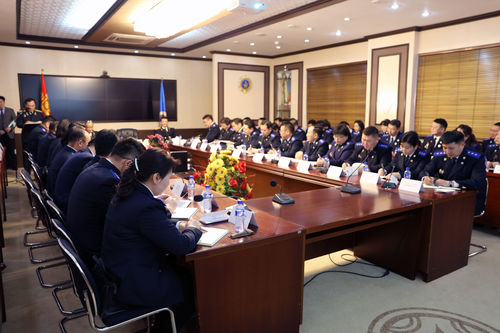 Прокурорууд зөвлөлдөж байна