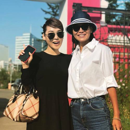 Жүжигчин О.Дөлгөөн 