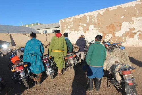 Иргэдийн амар тайван байдлыг алдагдуулсан хөдөөгийн залуусыг саатуулжээ