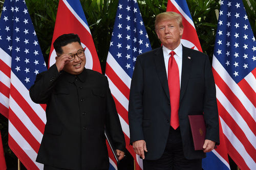 Трамп, Мун Жэ Ин нар Пхеньяны талаар ярилцжээ