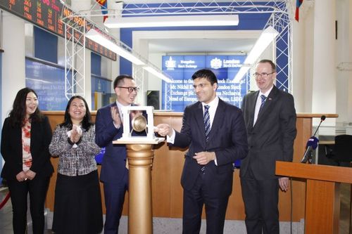 Лондонгийн хөрөнгийн биржийн удирдлага цан цохиж, арилжааг нээлээ