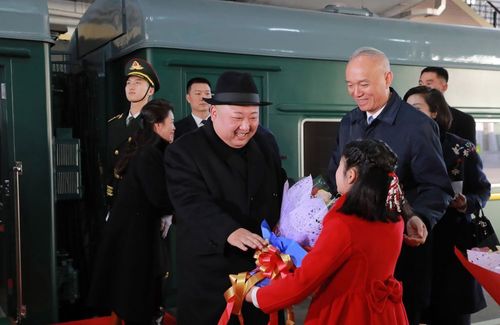 Зорилгоо биелүүлж чадаагүй Ким, Си даргатай уулзалгүй нутаг буцлаа