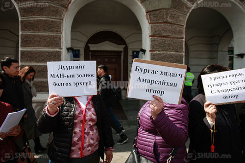 Томилогдоод хоёр сар ч болоогүй Хотын дарга огцруулах эсэргүүцэлтэй тулав