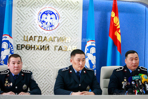 Хулгайн гар утас худалддаг гурван ченжид эрүүгийн хэрэг үүсгэжээ