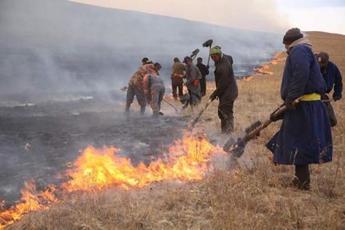 Чойбалсан суманд гарсан түймрийг унтраахаар ажиллаж байна