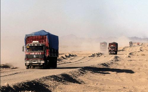 Тээврээ шийдээгүй төрийн буруугаас говийн хөрс талхлагдсаар байх уу?  