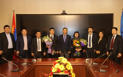 М.Чинбат, С.Алиманцэцэг нар үүрэгт ажилдаа оржээ