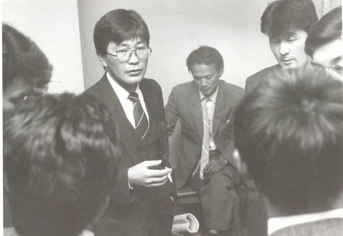 С.Зориг: Улс төрөөр оролдож байгаа хүмүүс сэтгэлийн хөдөлгөөнөө барих ёстой