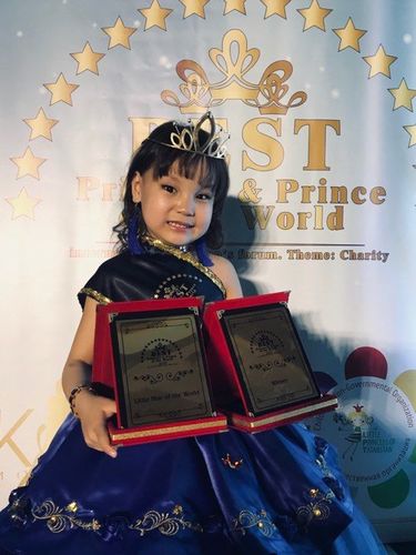 Монгол охин “Дэлхийн бяцхан мисс” тэмцээний тэргүүн шагналыг хүртлээ