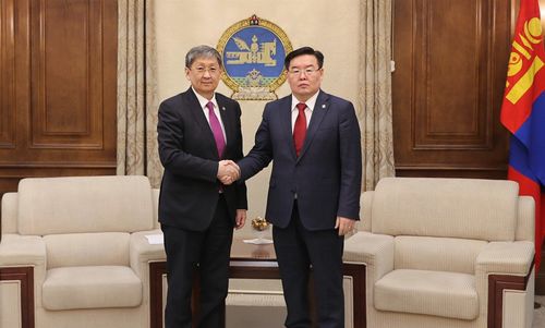 Сангийн сайд Ч.Хүрэлбаатар хуулийн төслүүд өргөн барилаа