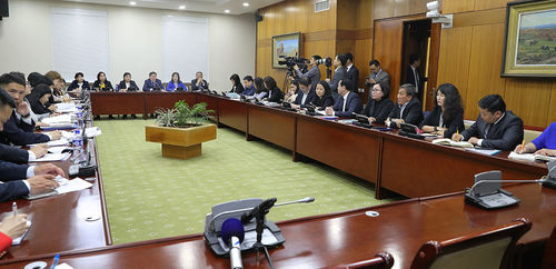 Гэр бүлийн хуулинд өөрчлөлт оруулж, эцэг эхийн үүрэг хариуцлагыг нэмэгдүүлнэ