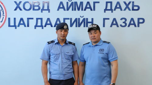 Цагдаагийн албан хаагчид галаас таван хүүхэд аварчээ