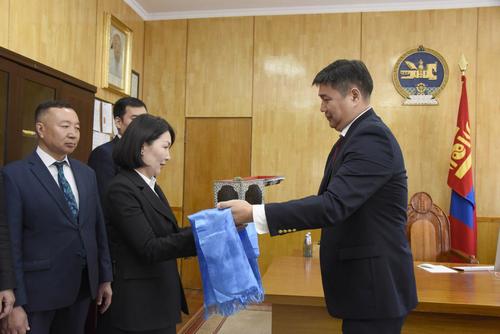 Л.Өлзийсайхан үүрэгт ажлаа хүлээж авлаа