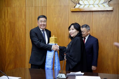 Улсын дээд шүүхийн Ерөнхий шүүгч Х.Батсүрэн ажлаа хүлээн авлаа