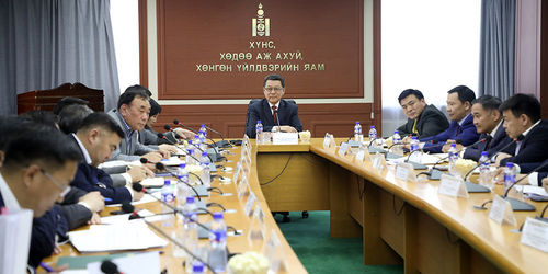 Хотын захирагч ХХААХҮ-ийн сайдтай хамтран ажиллах чиглэлээр санал солилцов