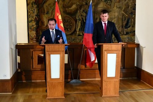 Чехэд ажилладаг монголчуудын нийгмийн асуудлыг шийдэх боломж бүрдлээ