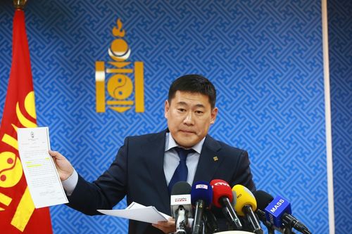 Мөрийтэй тоглосон албан хаагчдыг ажлаас нь халлаа