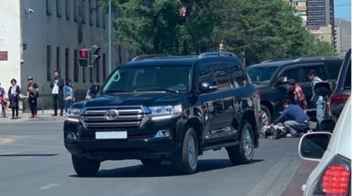 Дүрэм зөрчиж цагдаа мөргөж, гэмтээсэн жолоочийг шалгаж байна