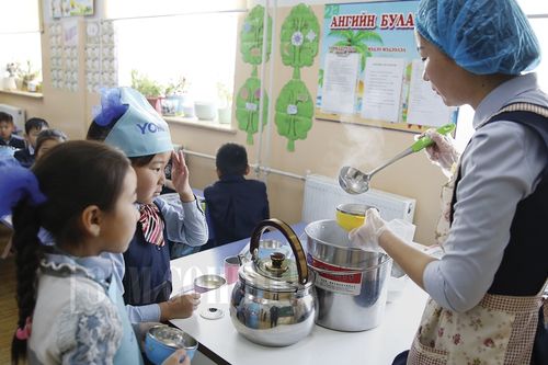 ШИНЭ ХУУЛЬ: Нэг сурагчийн “Үдийн хоол” 600 төгрөгийн төсөвтэй