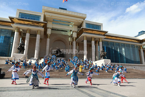 Өнөөдөр Сүхбаатарын талбайд хүндэтгэлийн тоглолттой