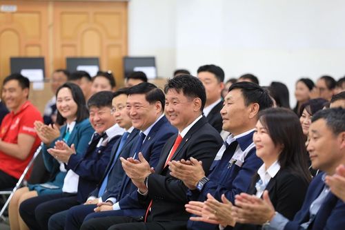 Мэргэжлийн боловсрол, сургалтын байгууллагын 1000 гаруй багшийг компьютержүүлэх арга хэмжээг эхлүүллээ