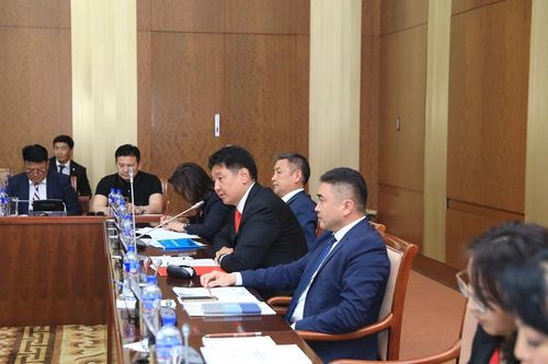 У.Хүрэлсүх: Кино, урлагийг дэмжих Үндэсний хороо байгуулах тухай хуульчлах нь зүйтэй