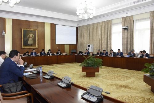 Улс төрийн намуудад Үндсэн хуулийн өөрчлөлтөд саналаа ирүүлжээ