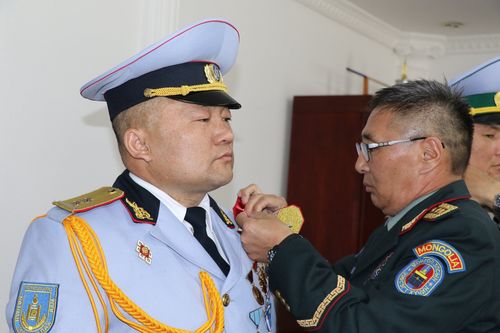 Хурандаа цол олгов