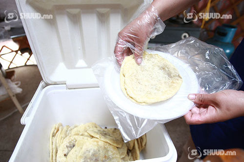 Хүй долоо: Наадмын хуушуур 1500 төгрөгийн үнэтэй байна