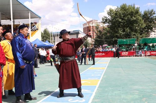 Ерөнхийлөгч Х.Баттулга дуут сум харвалаа