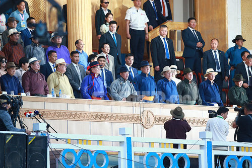 Дараа жилийн наадам илүү сайхан болохын ерөөлөөр энэ жилийн наадмыг жаргаая