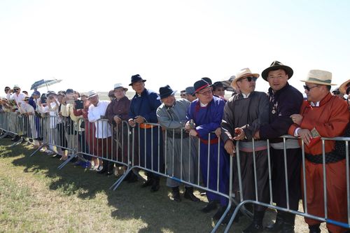 Ерөнхийлөгч Х.Баттулга хурдан соёолонгийн уралдаан үзлээ