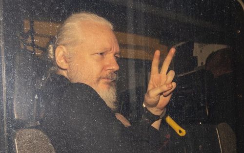 Британи Ассанжийг хамгаална 