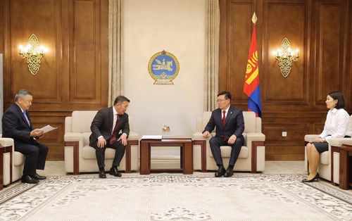 Ерөнхийлөгч Үндсэн хуульд оруулах нэмэлт, өөрчлөлтийн төсөл, санал өргөн мэдүүллээ